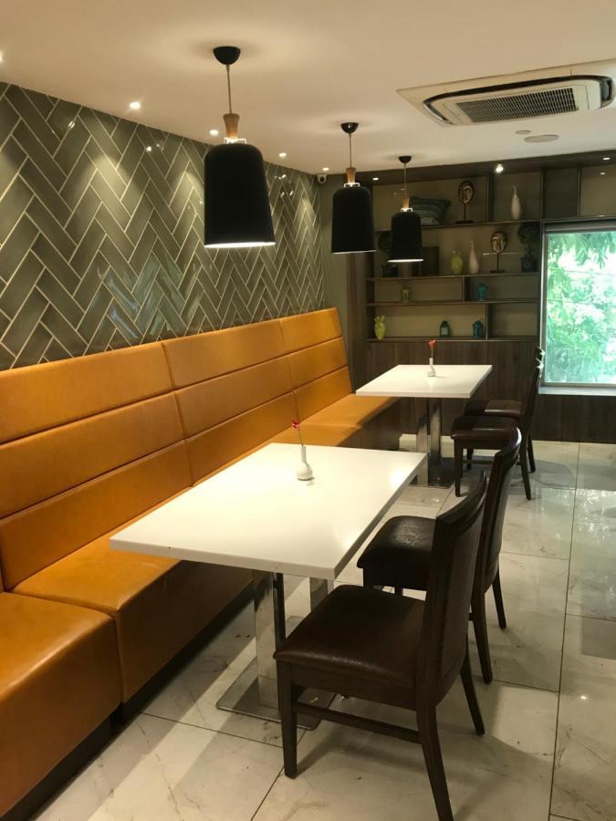 Hotel Southern Delhi Zewnętrze zdjęcie