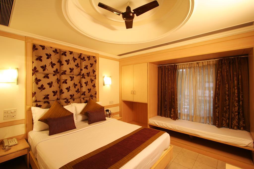 Hotel Southern Delhi Zewnętrze zdjęcie