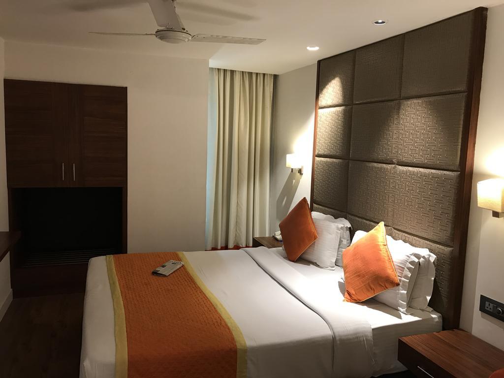 Hotel Southern Delhi Zewnętrze zdjęcie