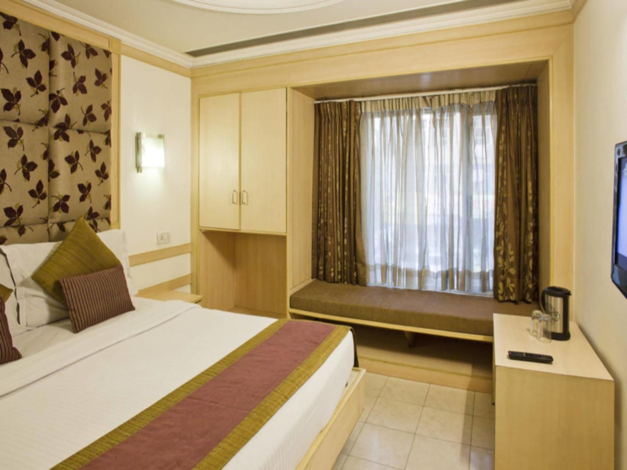 Hotel Southern Delhi Zewnętrze zdjęcie