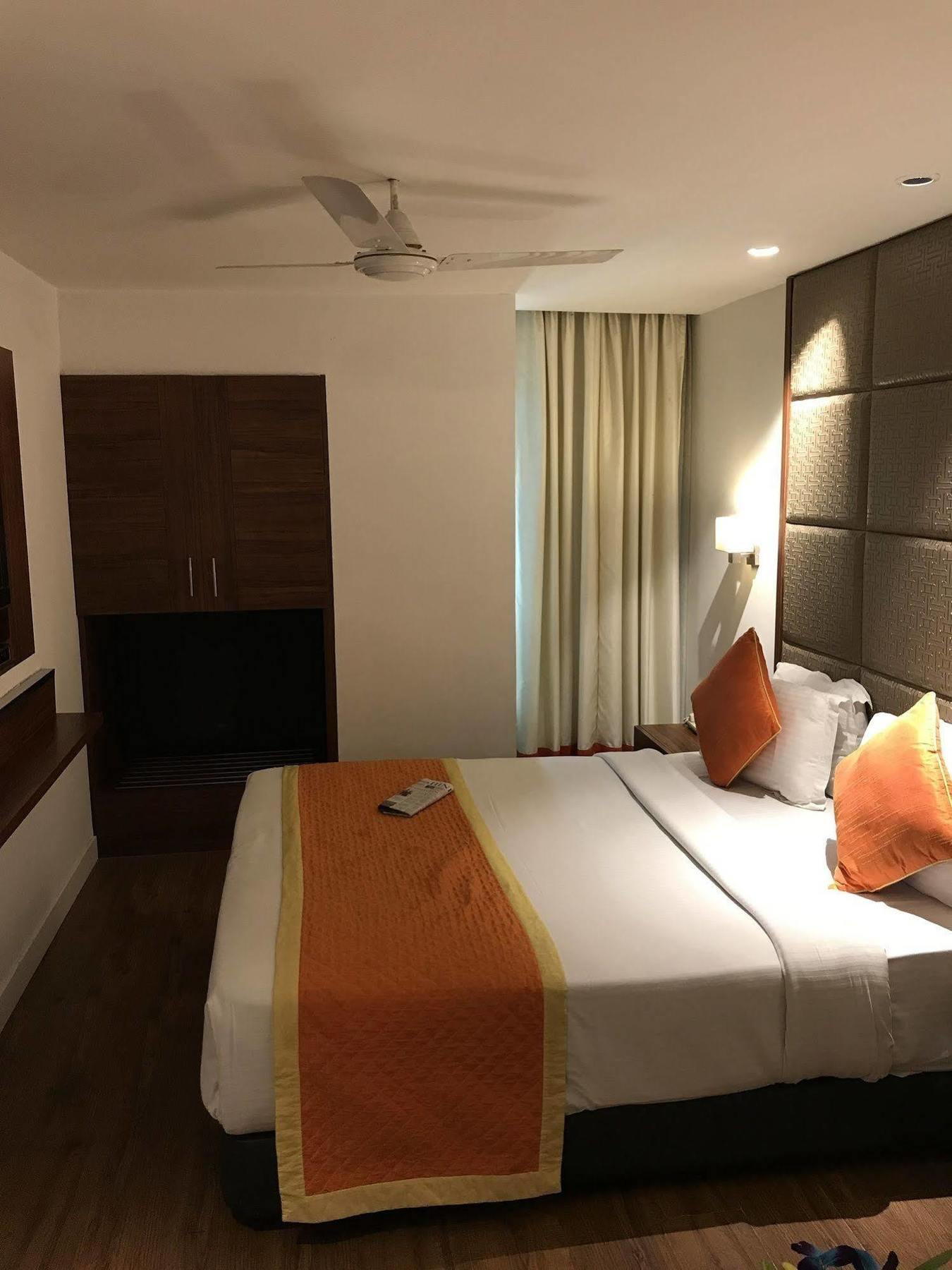 Hotel Southern Delhi Zewnętrze zdjęcie