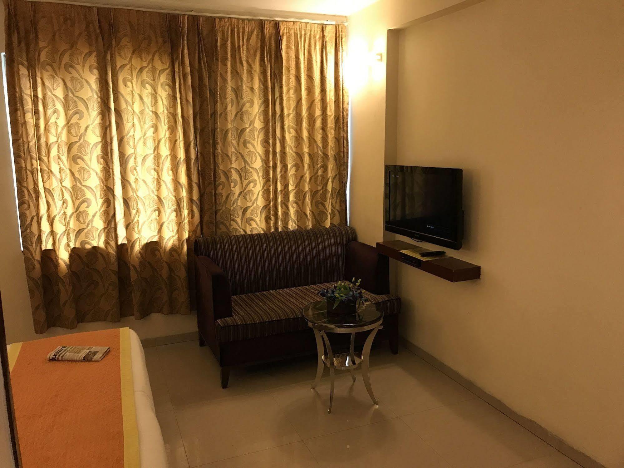 Hotel Southern Delhi Zewnętrze zdjęcie
