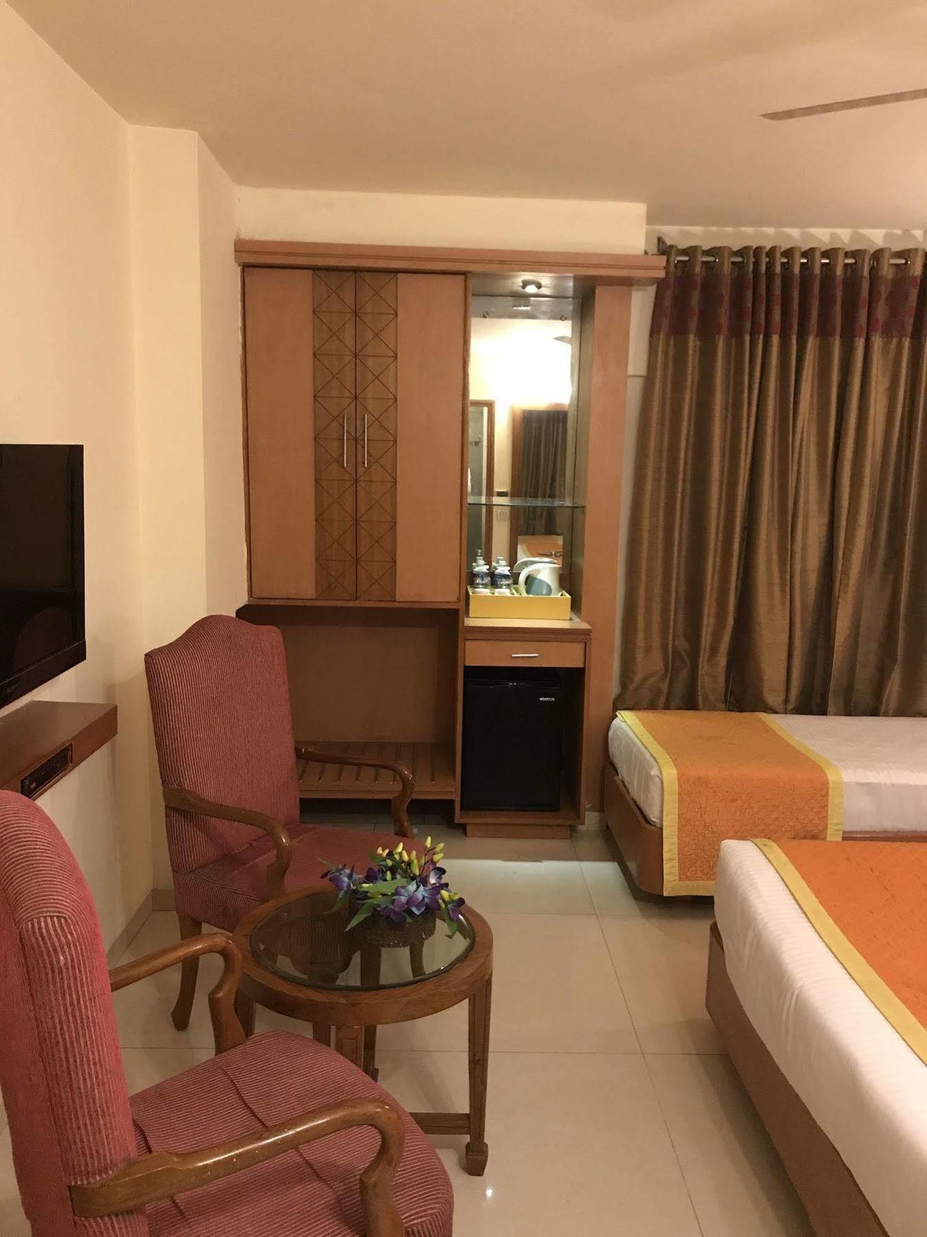 Hotel Southern Delhi Zewnętrze zdjęcie