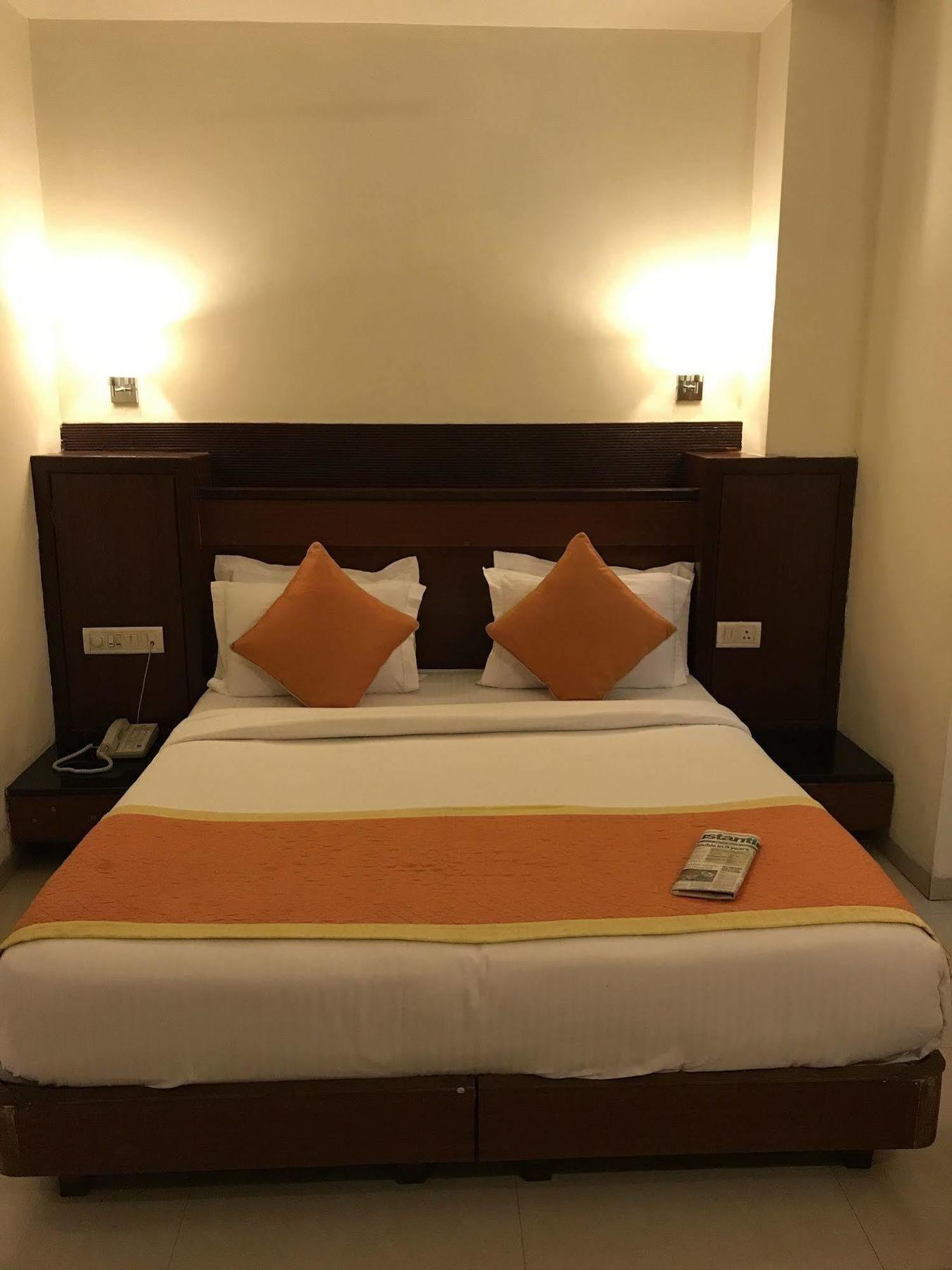 Hotel Southern Delhi Zewnętrze zdjęcie