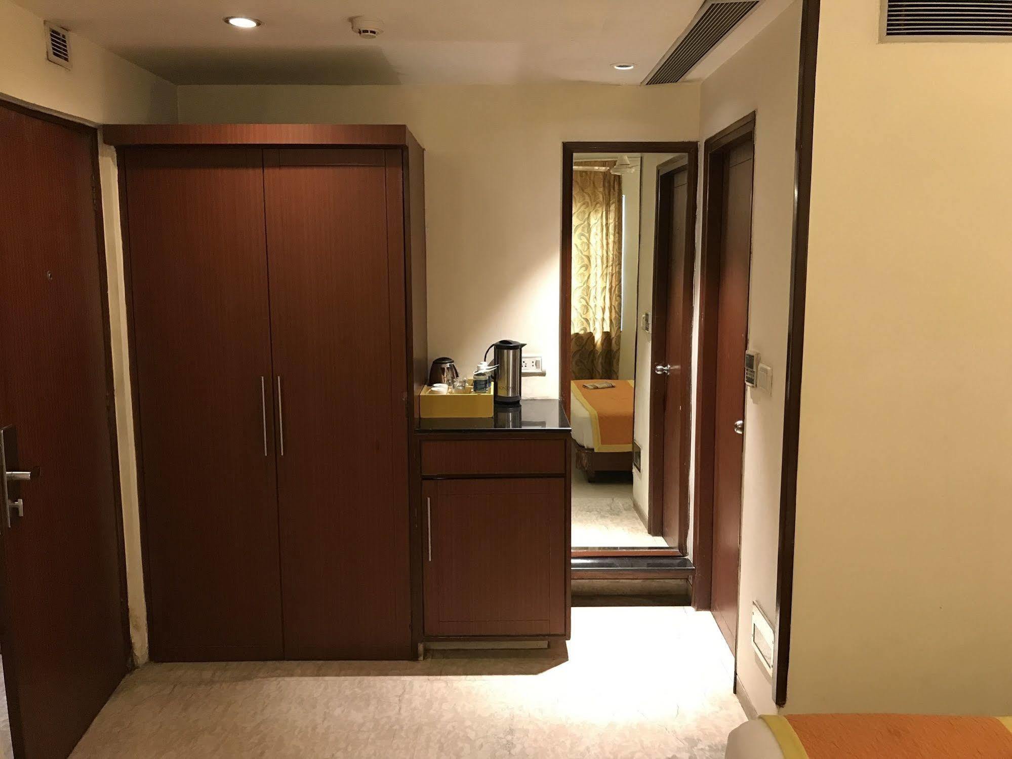 Hotel Southern Delhi Zewnętrze zdjęcie