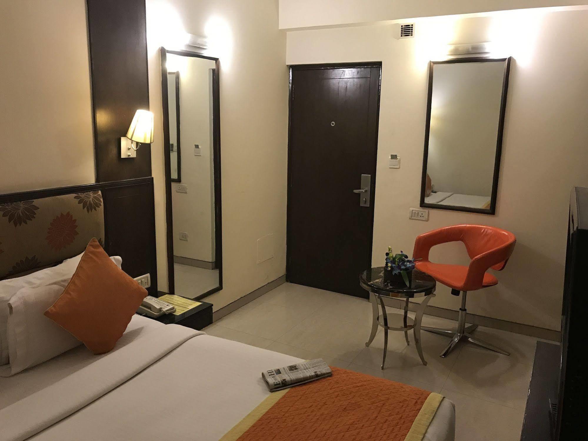 Hotel Southern Delhi Zewnętrze zdjęcie