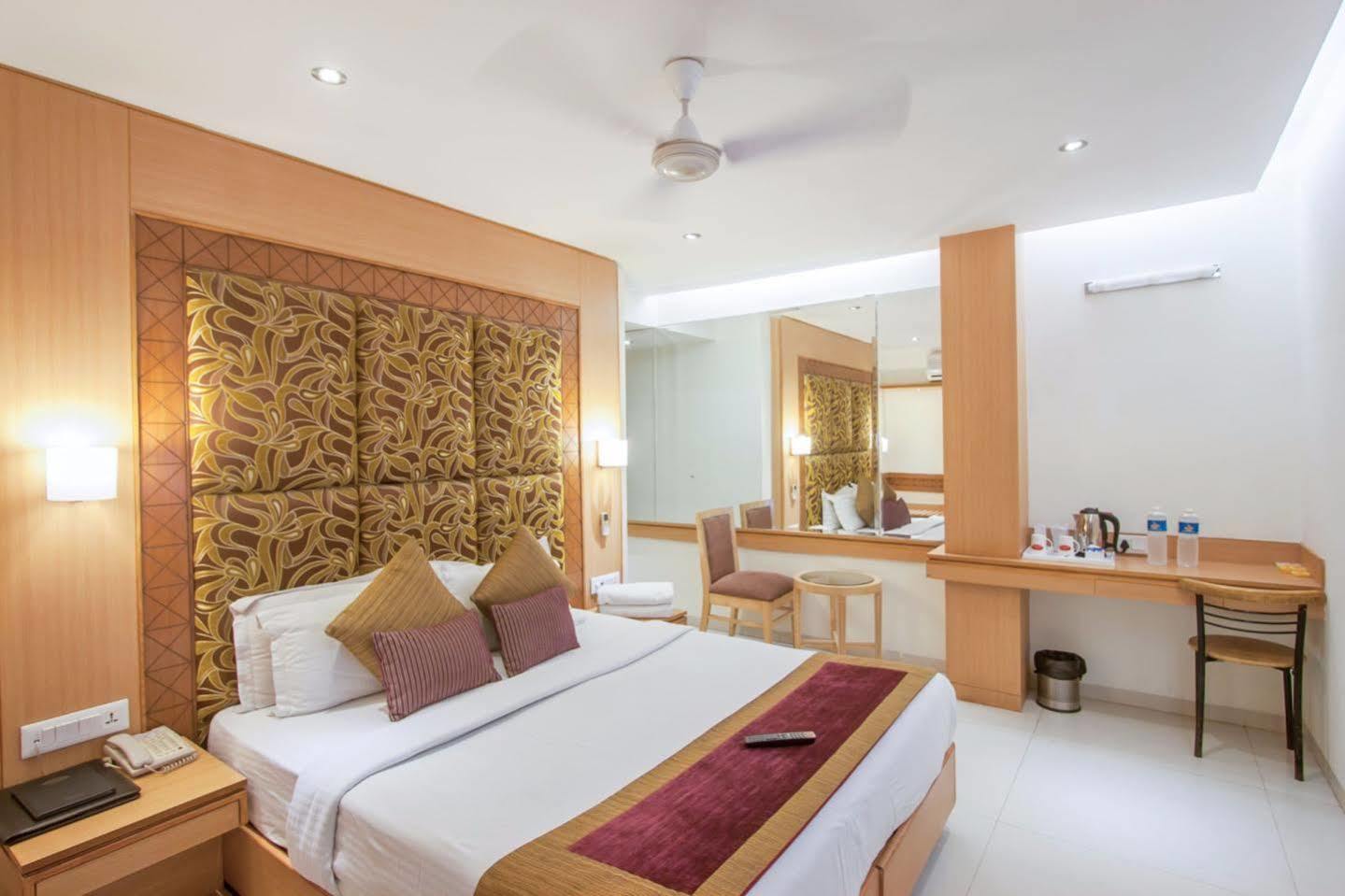 Hotel Southern Delhi Zewnętrze zdjęcie