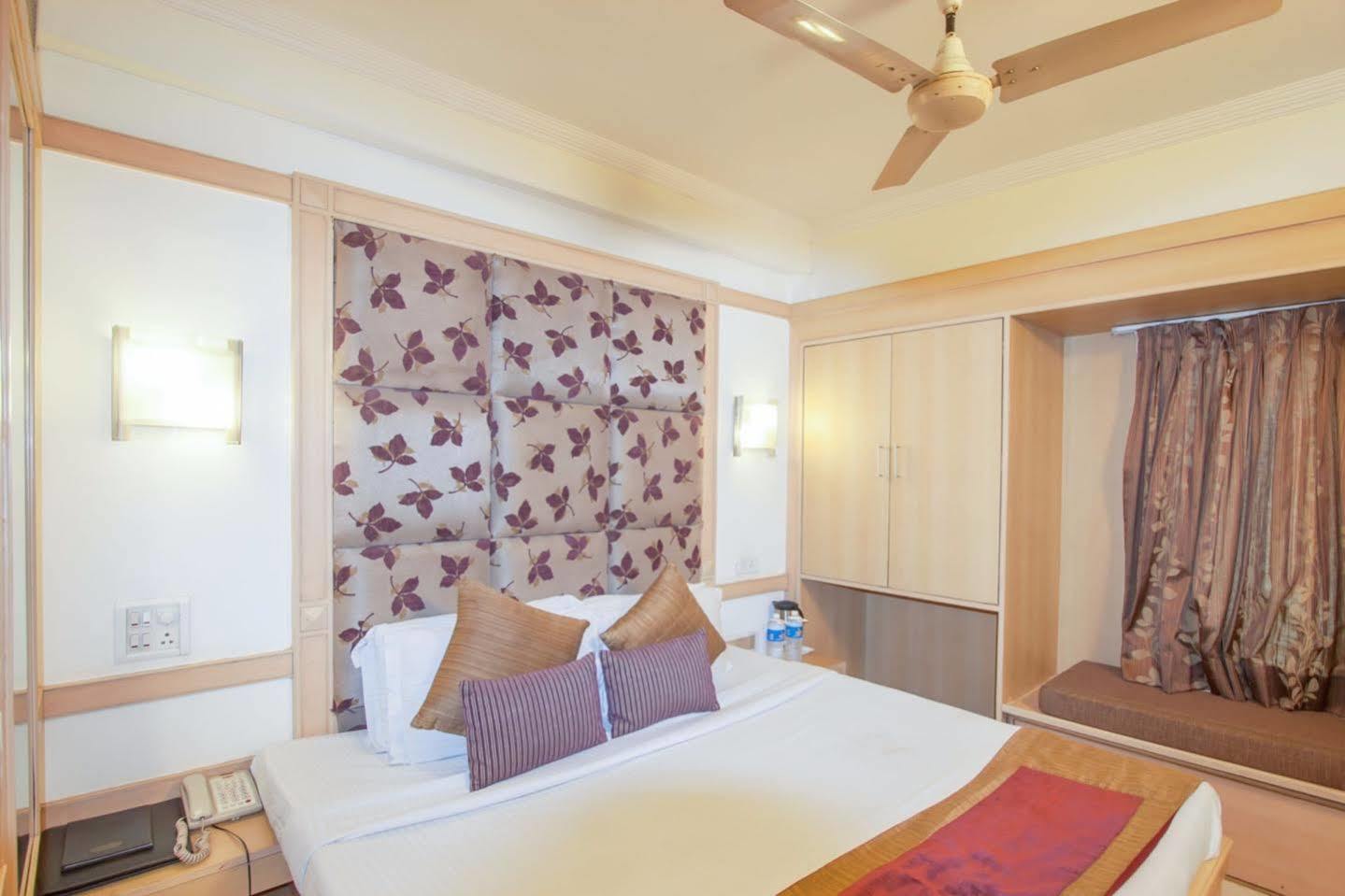 Hotel Southern Delhi Zewnętrze zdjęcie