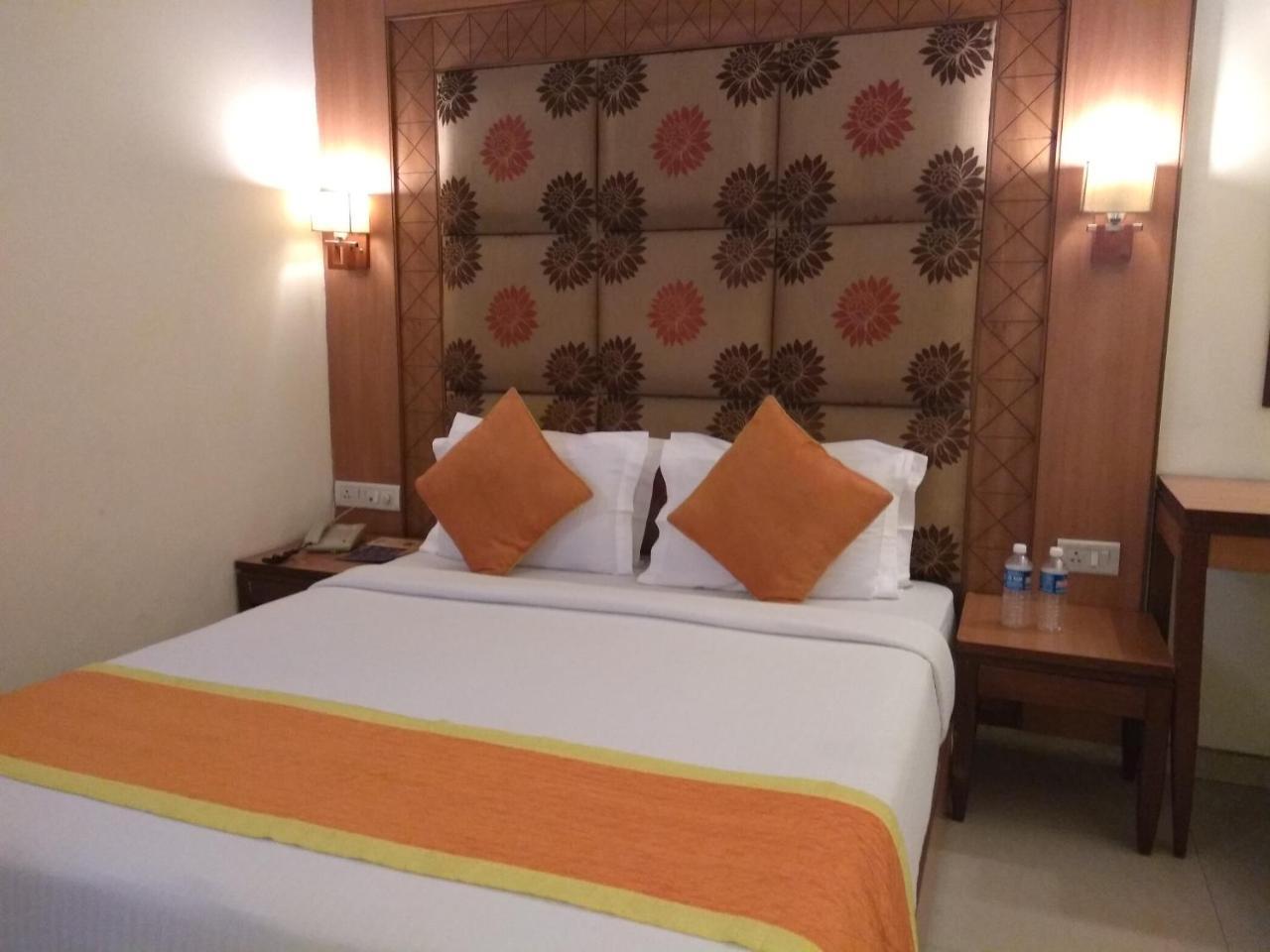 Hotel Southern Delhi Zewnętrze zdjęcie