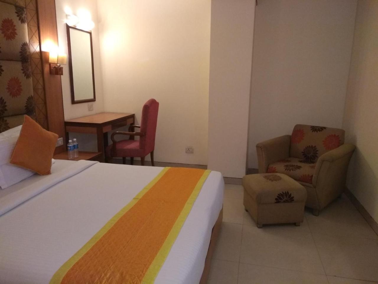 Hotel Southern Delhi Zewnętrze zdjęcie