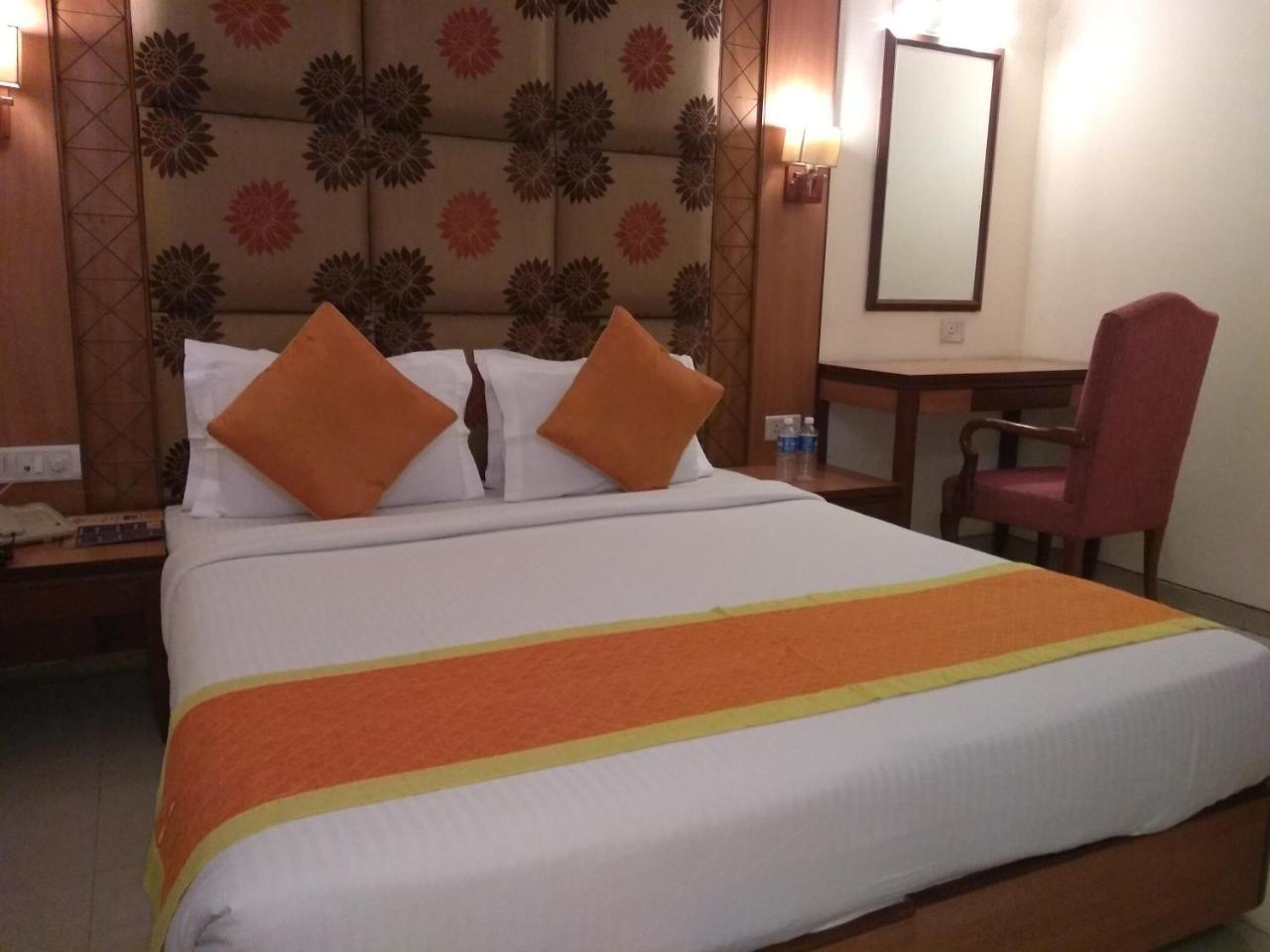 Hotel Southern Delhi Zewnętrze zdjęcie